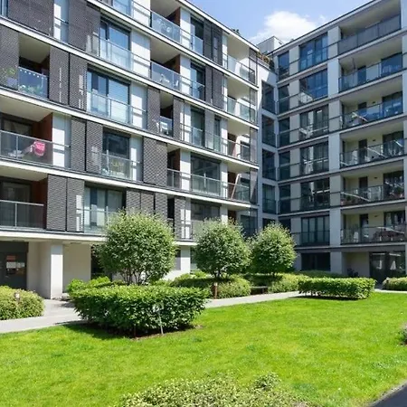 Near Airport Cybernetyki Pensjonat *