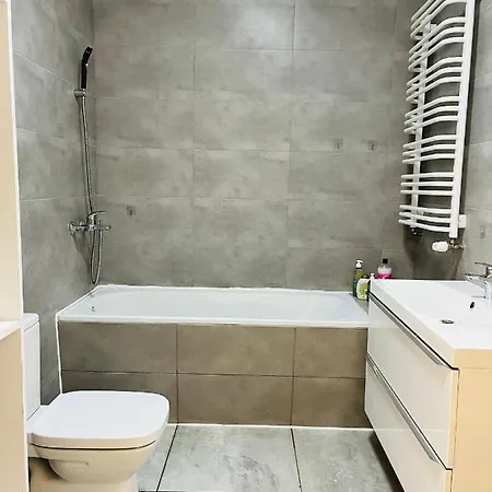 Pensjonat Near Airport Cybernetyki *