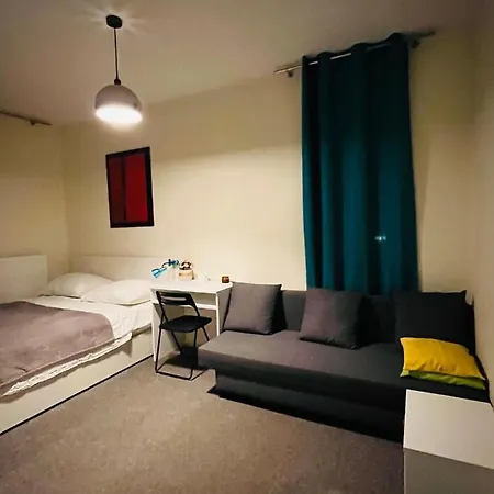 Near Airport Cybernetyki Pensjonat *