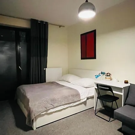 Near Airport Cybernetyki Maison d'hôtes Varsovie