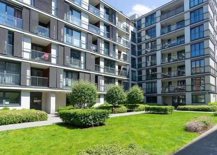 Near Airport Cybernetyki Pensjonat *