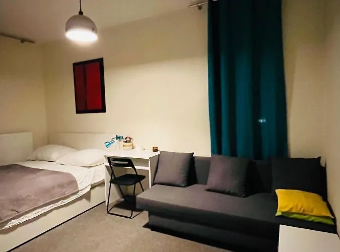 Near Airport Cybernetyki Pensjonat *